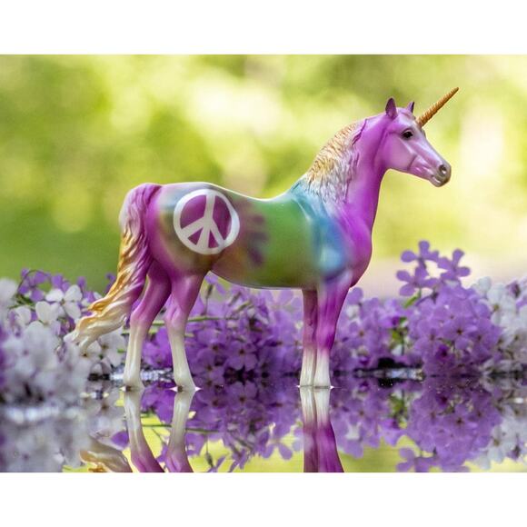 Breyer Freedom Series Keep The Peace Unicorn Scale 1:12 Ages 4+ - Picture 8 of 9